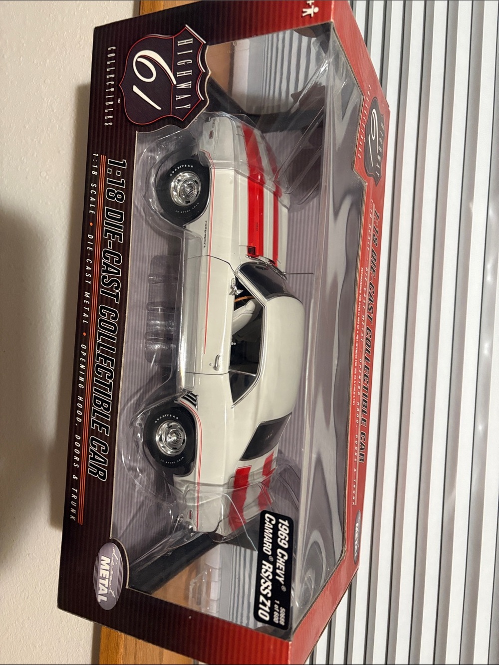 1:18 Die-Cast 1969 Chevy Camaro RS/SS Model Car - White with Red Stripes